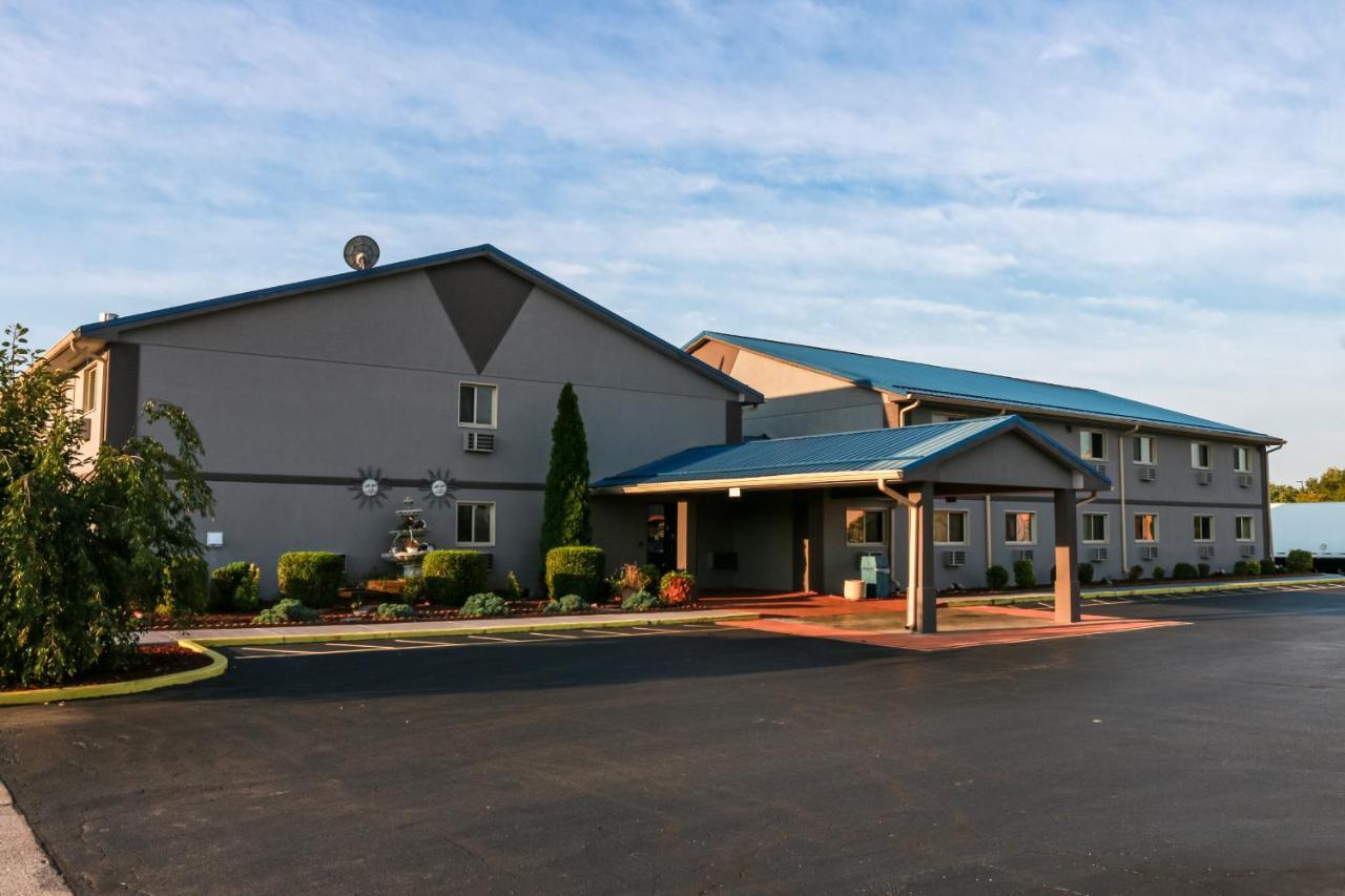 Super 8 By Wyndham Emerson Hotel