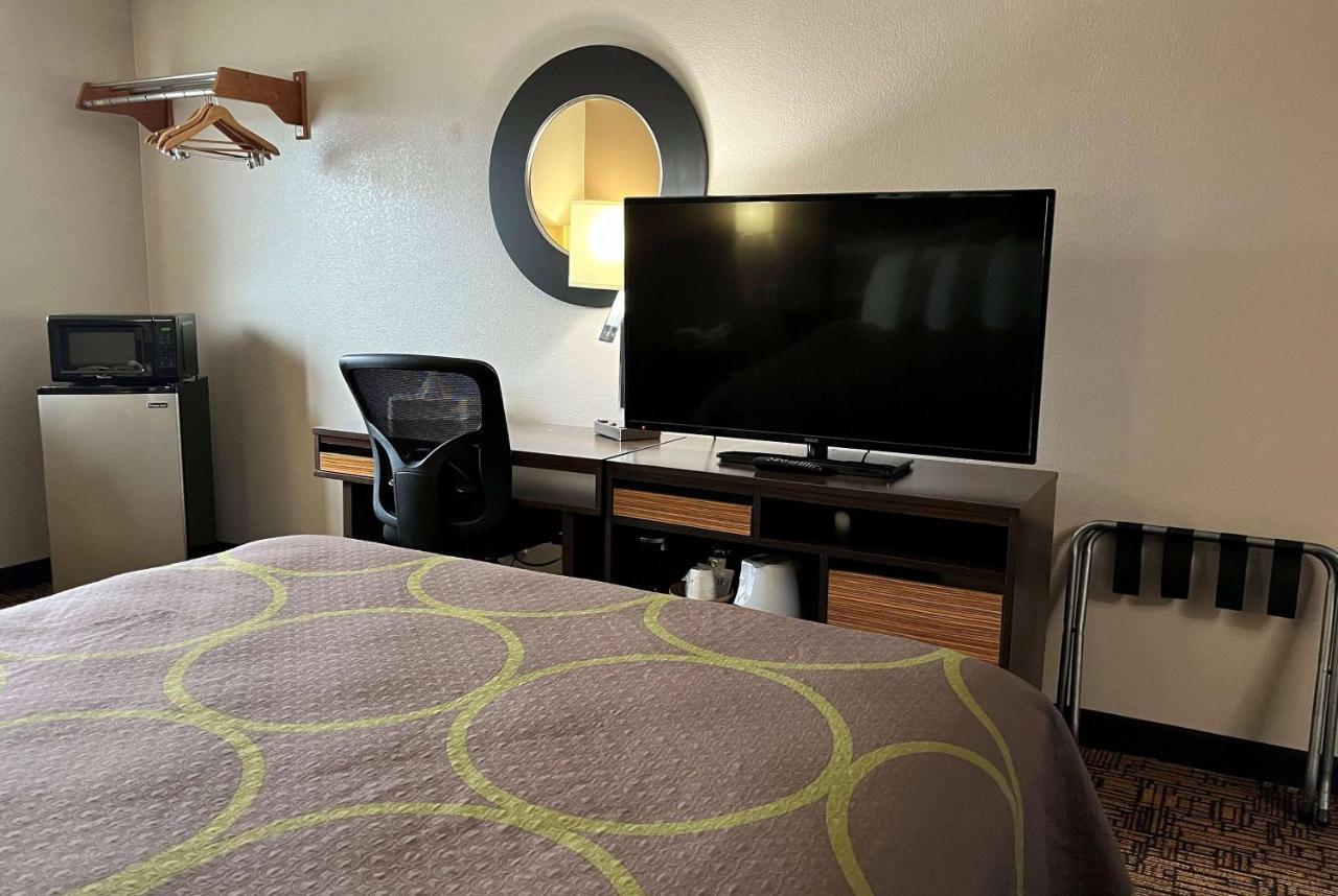 Super 8 By Wyndham Emerson Hotel Indianapolis