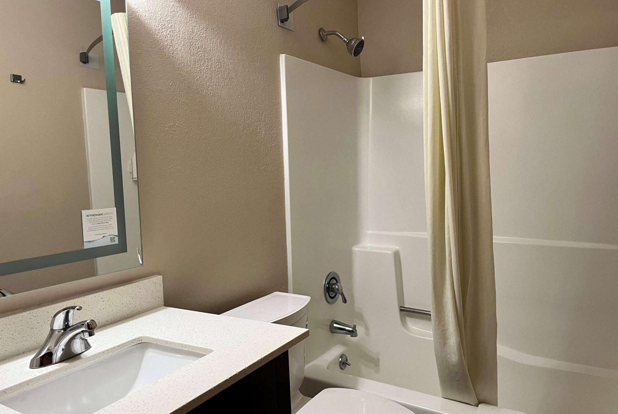 Hotel Super 8 By Wyndham Emerson 2*