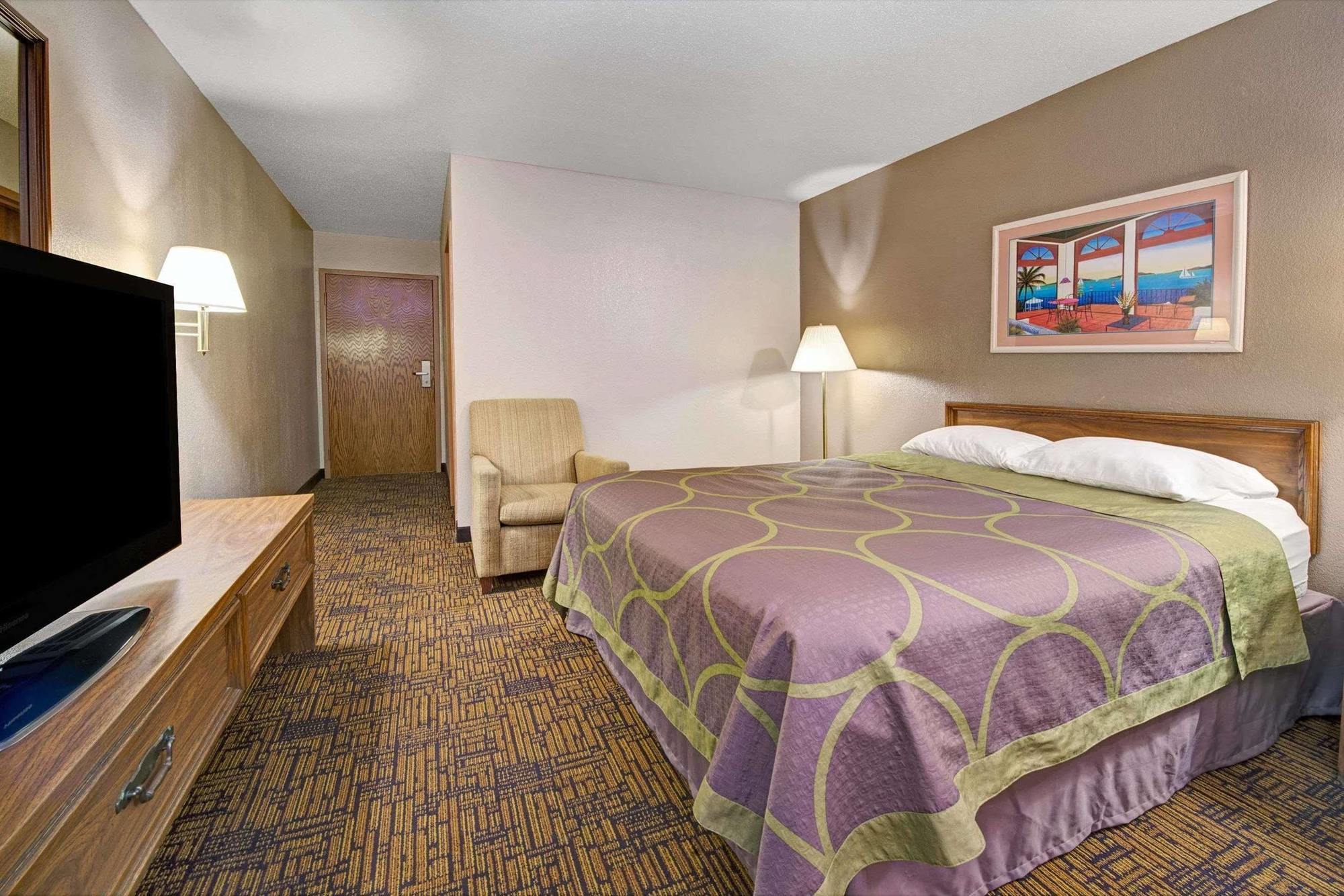 Hotel Super 8 By Wyndham Emerson Indianapolis