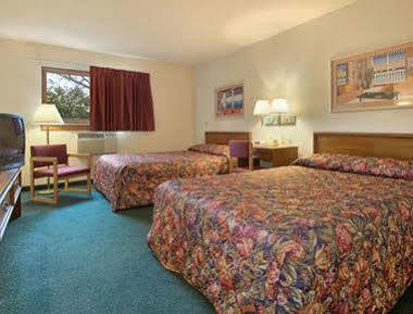Hotel Super 8 By Wyndham Emerson Indianapolis