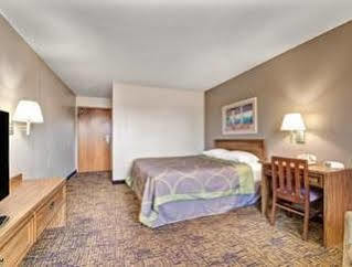 Super 8 By Wyndham Emerson Indianapolis