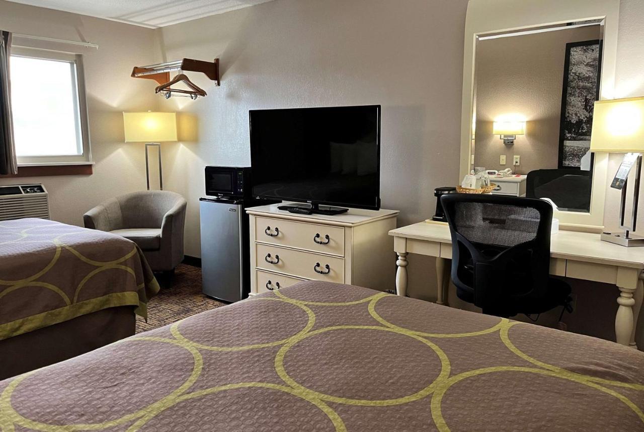 Hotel Super 8 By Wyndham Emerson 2*