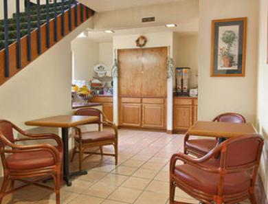 Super 8 By Wyndham Emerson 2*